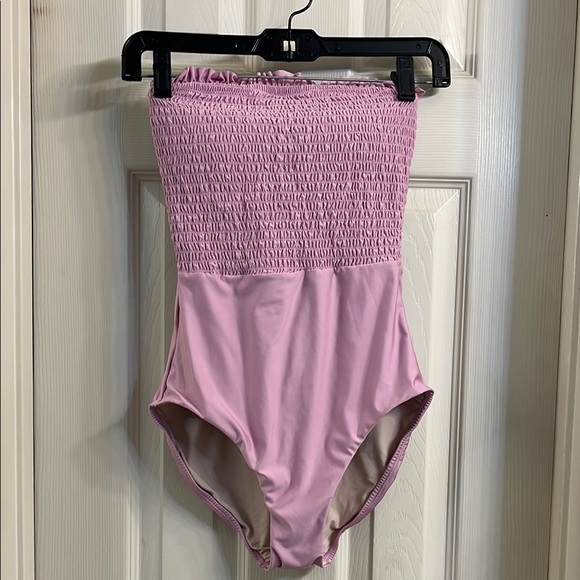 Hermoza Other - Hermoza Carrie One Pice Swimsuit Wisteria Size 6
Missing strap 
Never worn